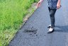 Под Кировом в асфальт закатали люки и траву с мусором