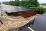 Под Кировом разорвало дорогу из-за мощного потока воды