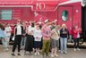 Театральный поезд с актерами поразил жителей Кирова: фоторепортаж