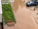 "Вода доходит до лестниц в подъезде": кировский двор превращается в Венецию после дождей