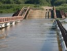 Мост под Кировом уходит под воду из-за резкого подъема реки