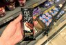 Заглянула в "Пятерочку" за бобовыми, а купила торты и шоколад: показываю сладкие новинки с ценами