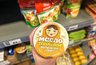 Заглянула в "Пятерочку" за маслом, но набрала целую корзину - и сыры, и колбаски, и даже рулет - показываю фото и цены находок