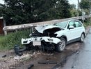 В Кирове рухнувший столб раздавил иномарку