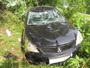 Разбитую иномарку с двумя мужчинами внутри нашли в кустах по Кировом