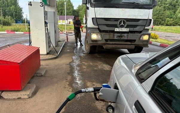 "Сметают все": заявление о поставках бензина докризисного периода сделал Соколов