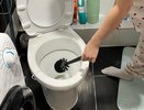 Грязный ершик выкинула в мусорку: чем его массово заменяют в 2026 году - в 100 раз гигиеничнее