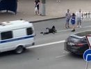 Мотоциклист с переломами не мог встать с дороги: появилось видео ДТП на улице Щорса