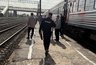 Кировские поезда задержали из-за вылетевшего грузовика