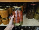 Узнала, как мариновали помидоры в 1965 году. Попробовала и сама себе не поверила - ни одна банка не взорвалась