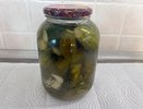 Закатываю огурчики с чесноком и зеленью — «Дамские пальчики» уходят первыми: хит сезона, лучше обычных магазинных