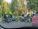 "Целую колонку заняли!": водители машин и байкеры в Кирове делят заправку