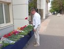 В Кирове у завода стихийно возник мемориал в память о жертвах ракетного удара