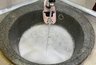 Вода в раковине будет уходить со свистом - 3 лайфхака от сантехника: ни засора, ни вони