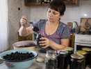 Ежевику запасаю только так: делов-то на 4 часа, зато зимой беру из морозилки вкусную, сочную - как с куста