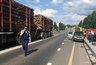 Зажатого пассажира вырезали из машины после ДТП с лесовозом под Кировом