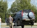 В районе Стрижевского карьера автомобиль повис на металлическом заборе