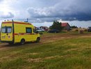 Водитель умирал под колесами трактора на полевой дороге
