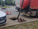 В Кирове ремонтируют колодцы и прочищают ливневки