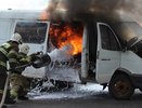 В центре Кирова прямо на стоянке вспыхнул автомобиль
