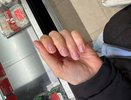 Горошек снова в моде: нежный маникюр на розовой базе, который легко повторить дома без сложного декора