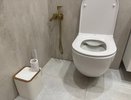 Зачем хозяйки приклеивают 6 листов бумаги к унитазу: простой трюк, который удивляет результатом