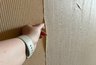Можно ли клеить новые обои поверх старых: опытный мастер объяснил, когда это допустимо, а когда - нет