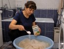 Ложку крахмала в тазик - и тюль белее, чем на витрине салона: хрустит и сияет, как самый первый снег