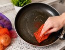 Сетки от картофеля и лука не несу на помойку: задействовала 1 трюк — забыла про покупку жестких скребков для сковородок