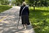 Касается всех, кому 70+: меньше ходите пешком и делайте эти 5 вещей - будете жить счастливо