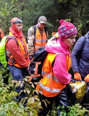 В Кировской области поисковики шесть часов выносили из леса 83-летнего грибника