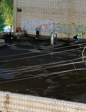 В Кирове уродовавшие дома дети попались на камеру