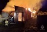 Масштабный пожар уничтожил весь двор под Омутнинском