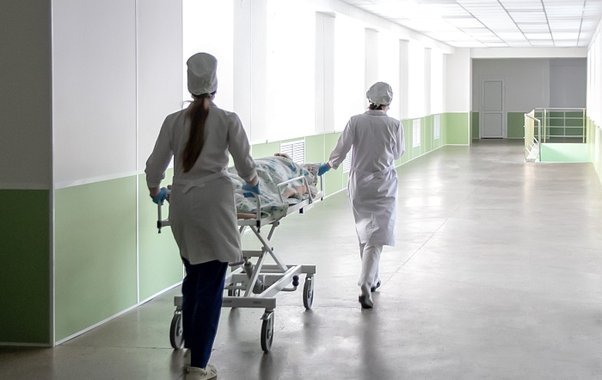 "Остались без фельдшера, терапевт детей не принял": жители кировской глубинки просят найти врача