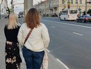 "Может, вас... надо?": в Кирове компания агрессивных парней запугала девушек на остановке