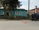 Парня на иномарке отбросило прямо в дерево после ДТП с Нивой