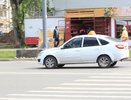 "Еще едет, а уже бесплатно ждет": в Кирове обсуждают махинации водителей такси