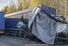 Мертвого мужчину вытащили из кабины после массового ДТП с фурами под Свечой