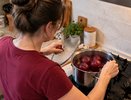 1 столовая ложка на литр воды — и свёкла варится за 7 минут: мягкая, сладкая и не «водянистая»