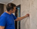 На обоях разошлись швы через месяц после ремонта: 3 способа подклеить их без обойного клея — делов на 10 минут