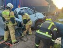 Водителя вырезали из смятого грузовика: появились фото и видео смертельного ДТП под Свечой