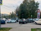 В Кирове пешеходы разозлились из-за странного поведения водителей в очереди на заправке