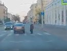 "Замерла от испуга на месте": чудесное спасение кировчанки от ДТП попало на видео