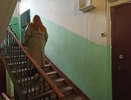 В Кирове безумная соседка заставила подъезд своими вещами