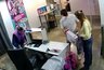 Скандал с пакетом Wildberries случился в пункте Ozon в Кирове