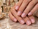 «Мыльные» ногти — тренд для коротких ногтей: 7 идей, уместных и в офисе, и на празднике