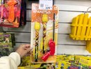 Fix Price спас бюджет на подарках для детей: игра на липучках за 47 ₽, водные бомбочки и коробочка с сюрпризом за 35 ₽