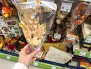 Зашла в Fix Price за гирляндой, а набрала 7 осенних вещей: набор декораций за 87 ₽ и светящаяся нить за 87 ₽