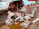 В поселке под Кировом спасали уплывший фундамент