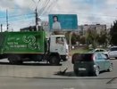 Ребенок трех лет выпал из иномарки прямо на дорогу в Кирове: видео